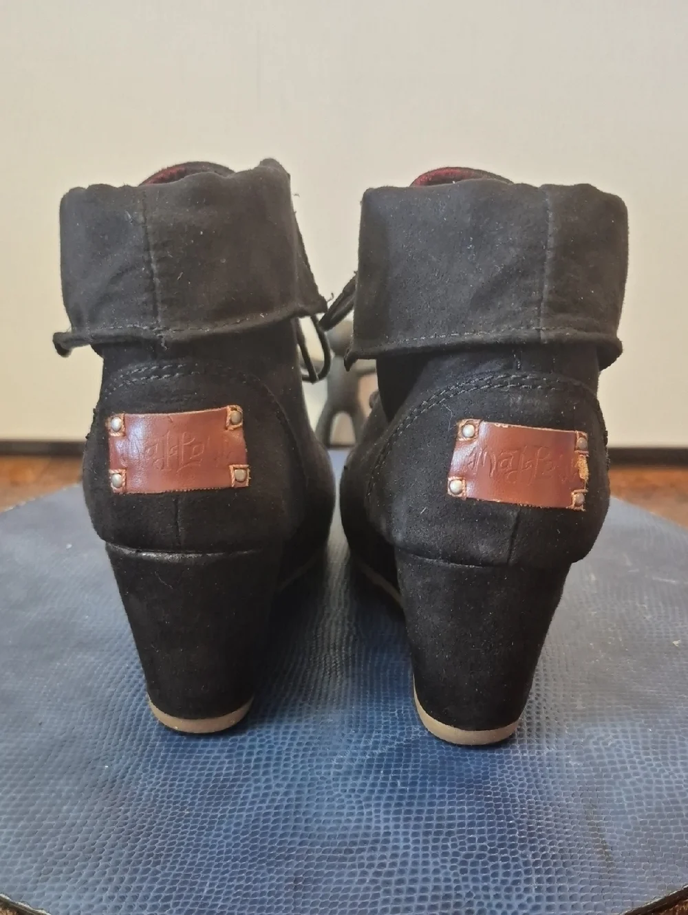 Mad Love Black Suede Lace-Up  Wedge Boots with Tan Outsole Womens sz.7 #1073s